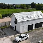 Stodoly Nad Jeziorem Niebo I Ziemia فيلة