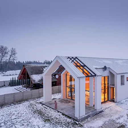 Stodoly Nad Jeziorem Niebo I Ziemia *