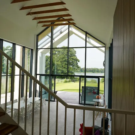 Stodoly Nad Jeziorem Niebo I Ziemia Villa *