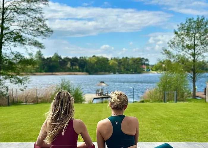 Stodoly Nad Jeziorem Niebo I Ziemia *