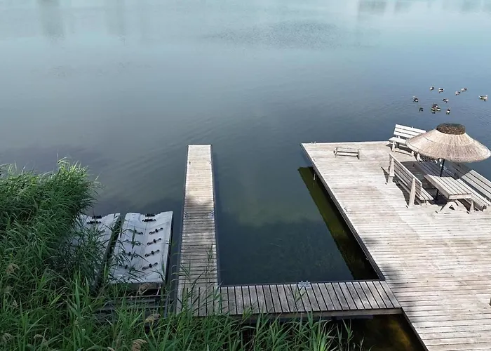 Stodoly Nad Jeziorem Niebo I Ziemia