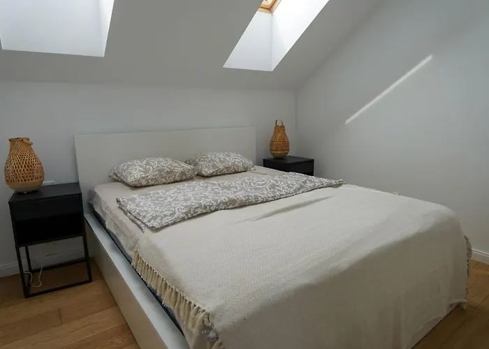 Stodoly Nad Jeziorem Niebo I Ziemia فيلة