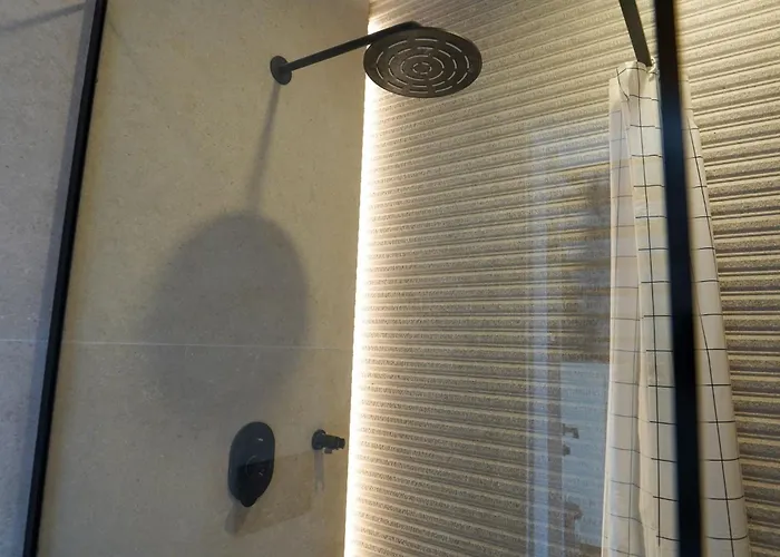 Stodoly Nad Jeziorem Niebo I Ziemia *