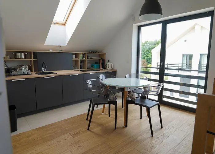 Stodoly Nad Jeziorem Niebo I Ziemia فيلة