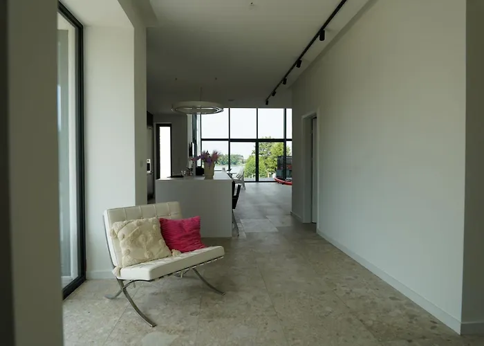 Stodoly Nad Jeziorem Niebo I Ziemia *