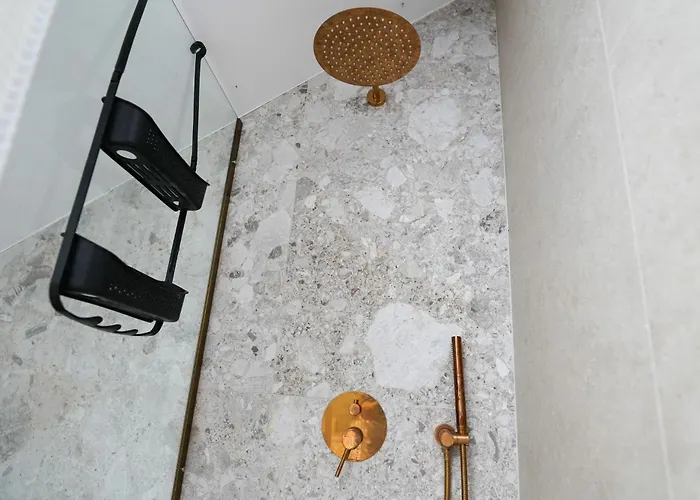 Stodoly Nad Jeziorem Niebo I Ziemia Mikorzyn (Konin)