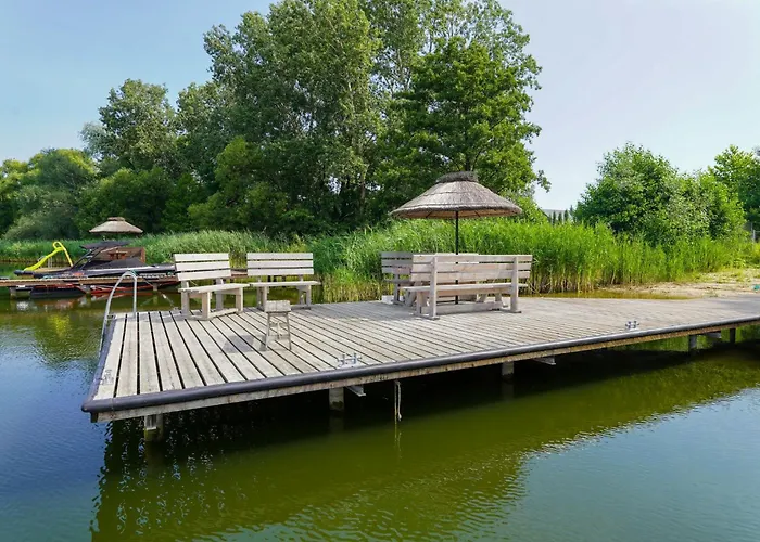 Stodoly Nad Jeziorem Niebo I Ziemia